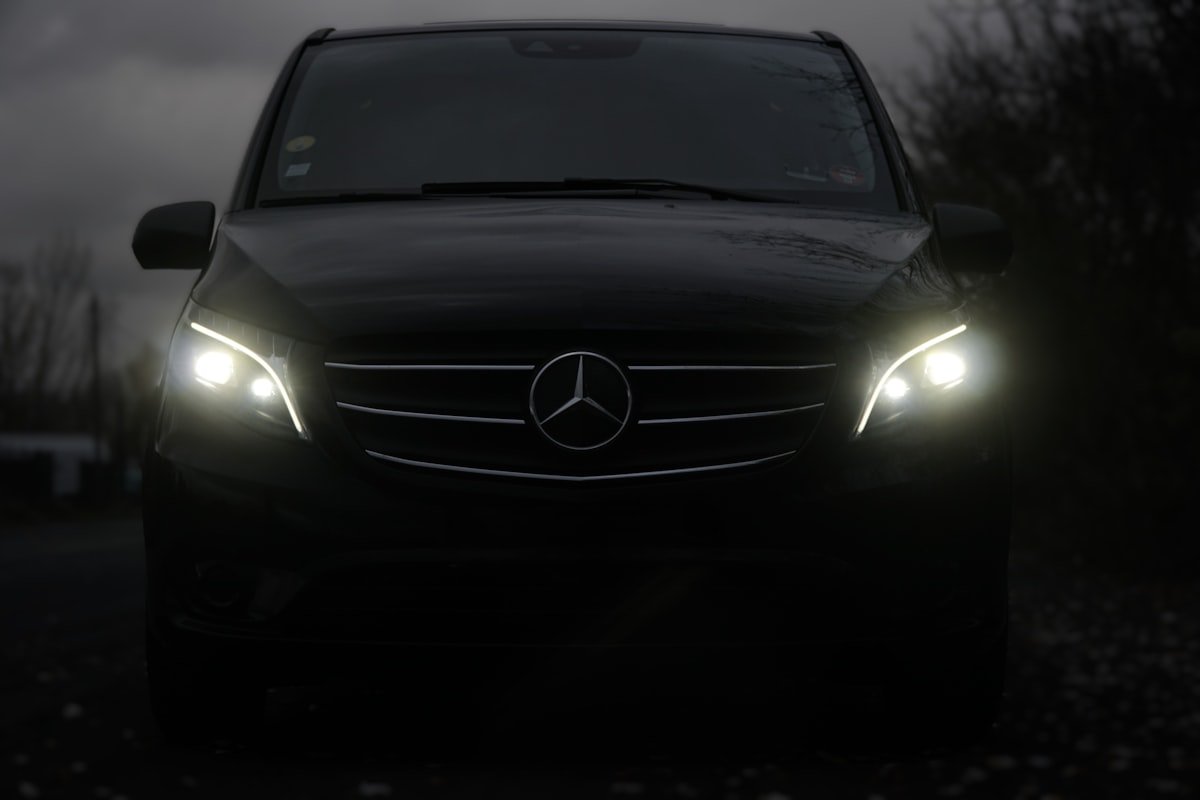 Mercedes V-Class noire — transport de délégations et groupes pour le G7 Évian